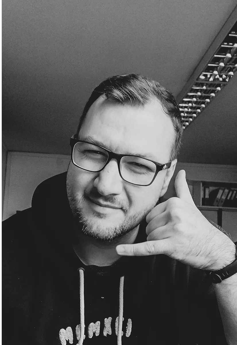 A photo of me doing the rock on gesture